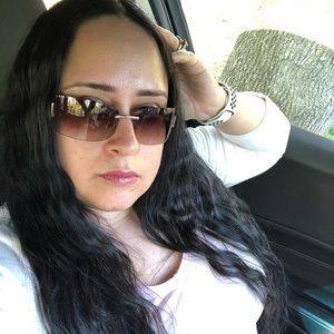Meet your Posher, Desiree